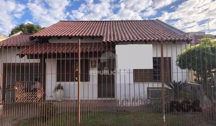 Casa 3 dormitórios,  7 vagas de garagem, Bairro Parque Brasília