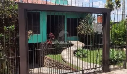 Casa 4 dormitórios, 1 suíte, vagas de garagem, Bairro Bom Princípio