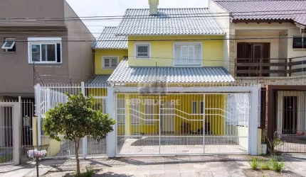 Uma suíte, estar íntimo, living 2 ambientes, lareira, lavabo, cozinha mobiliada,