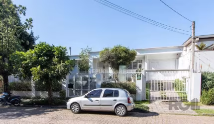 Casa 3 dormitórios à venda Três Figueiras Porto Alegre/RS