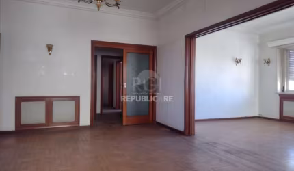 Apartamento para Venda - 238m², 3 dormitórios, sendo 1 suites, 1 vaga - Floresta