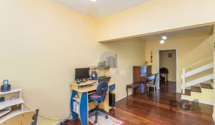 Casa com 3 Quartos à Venda, 293 m² por R$ 650.000