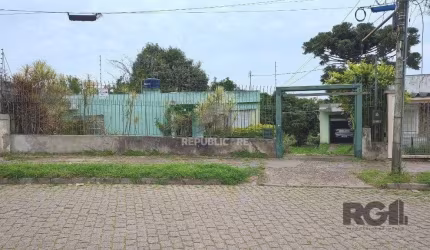 Casa térrea, 3 quartos, amplo pátio - Bairro Santa Tereza