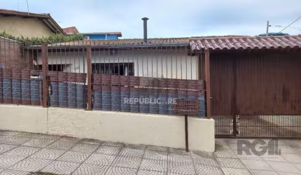Casa 2 dormitórios com piscina na Vila Nova Porto Alegre