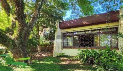 casa à venda no bairro Menino Deus em Porto Alegre. Com 160m² de área privativa