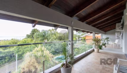Sobrado com vista para Rio, 3 quartos, 2 suites, pátio, piscina, vaga para 4 car
