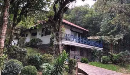 Sobrado para Venda - 295.24m², 3 dormitórios, sendo 3 suites, 2 vagas - Canela