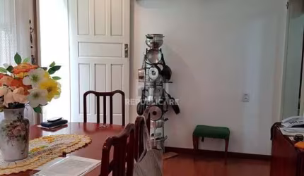 Casa para Venda - 250m², 5 dormitórios, 5 vagas - Jardim Botânico