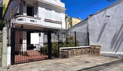 Sobrado para Venda - 160m², 3 dormitórios, sendo 1 suites, Floresta