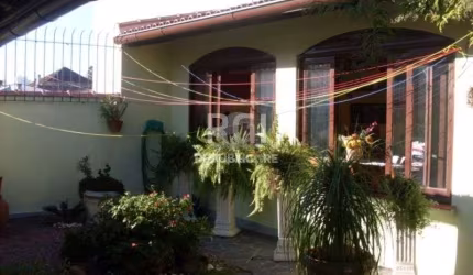 Casa para Venda - 200m², 4 dormitórios, sendo 1 suites, 4 vagas - Jardim Lindóia