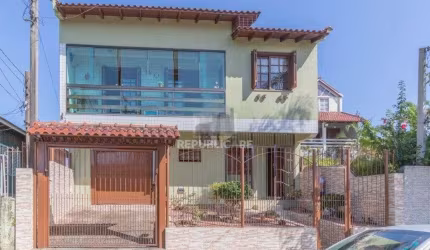 Casa para Venda - 272m², 3 dormitórios, sendo 1 suites, 2 vagas - Sarandi