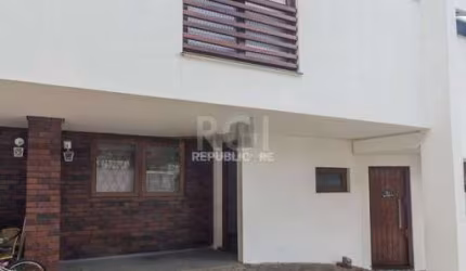 Casa em condomínio com 3 dormitórios, churrasqueira e 1 vaga de garagem no bairr