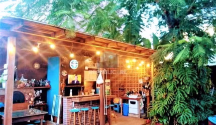 Casa com 233m², 2 dormitórios sendo 1 suíte, living com lareira, espaço gourmet