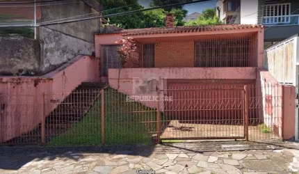 Casa com 03 dormitórios, churrasqueira, pátio com piscina e 5 vagas de garagem n