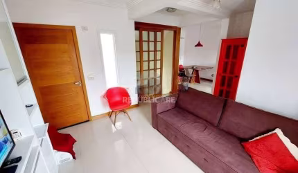 Casa com 03 dormitórios, 01 suíte, pátio com churrasqueira e 03 vagas de garagem
