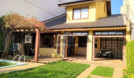 Casa para Venda - 219m², 3 dormitórios, sendo 1 suites, 4 vagas - Menino Deus