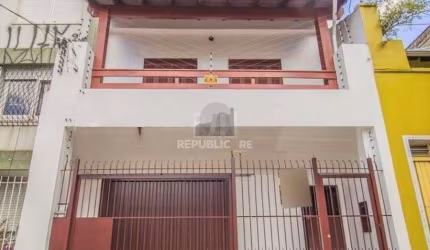 Casa para Venda - 440m², 3 dormitórios, sendo 2 suites, 2 vagas - Cidade Baixa