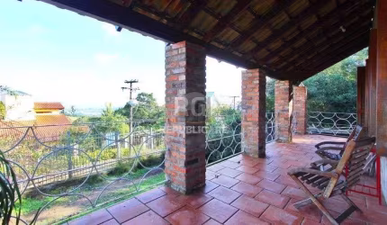 Casa para Venda - 269.06m², 4 dormitórios, sendo 2 suites, 5 vagas - Teresópolis