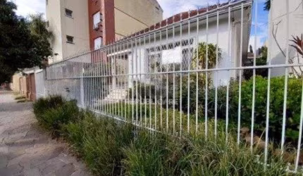 Terreno para Venda - 228m², 3 dormitórios, sendo 1 suites, 2 vagas - Menino Deus