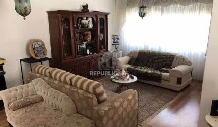Casa para Venda com 3 dormitórios, sendo 1 suites e 3 vagas no bairro Guarujá