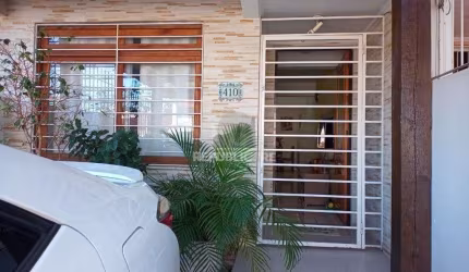 Casa para Venda - 131.92m², 2 dormitórios, sendo 2 suites, Guarujá