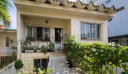 Casa para Venda - 210m², 3 dormitórios, sendo 1 suites, 2 vagas - Tristeza