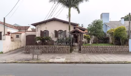 Casa para Venda - 380m², 3 dormitórios, sendo 1 suites, 3 vagas - Tristeza