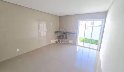 Casa para Venda - 74.67m², 2 dormitórios, sendo 1 suites, 1 vaga - Guarujá/ Port