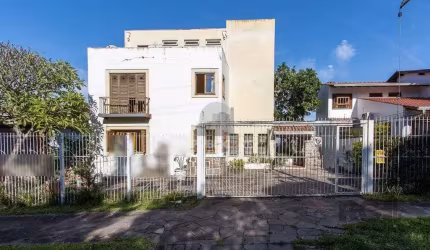 Casa para Venda - 380m², 4 dormitórios, sendo 1 suites, 4 vagas - Vila Assunção