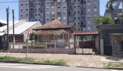 Casa para Venda - 440m², 2 dormitórios, Tristeza