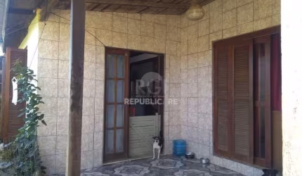 Casa para Venda com 2 dormitórios e 2 vagas no bairro Hípica