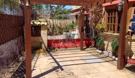 Casa para Venda - 156m², 3 dormitórios, sendo 1 suites, 2 vagas - Guarujá