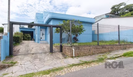 Casa, 5 dormitórios, sendo 1 suíte, 312m² privativos, 8 vagas - Bairro Vila Nova