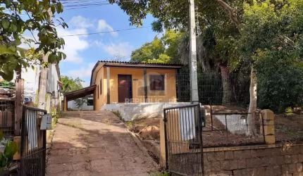 Casa para Venda - 80m², 2 dormitórios, 3 vagas - Belém Novo
