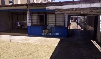 Casa para Venda - 200m², 3 dormitórios, 8 vagas - Cristal