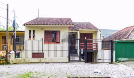 Casa para Venda - 150m², 4 dormitórios, sendo 1 suites, 5 vagas - Teresópolis
