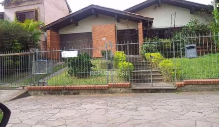 Casa para Venda - 400m², 3 dormitórios, sendo 1 suites, 2 vagas - Cristal