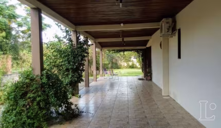 Casa para Venda - 223.57m², 2 dormitórios, 3 vagas - Centro