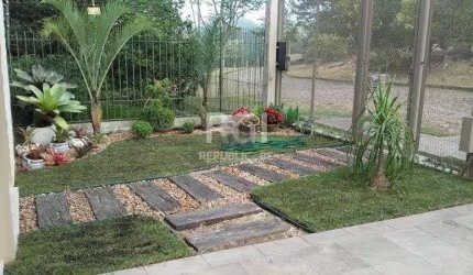 Casa para Venda - 350m², 3 dormitórios, sendo 1 suites, 2 vagas - Alto Teresópol
