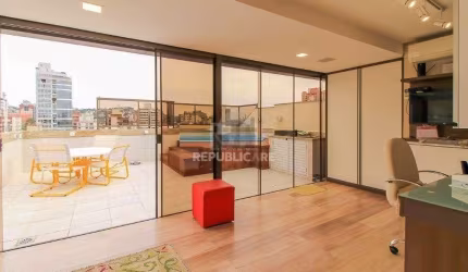 Cobertura para Venda - 252m², 3 dormitórios, sendo 1 suites, 2 vagas - Menino De