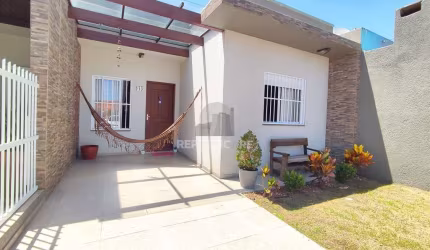 LINDA CASA DE 2 DOMITÓRIOS, PRÓXIMA AO MAR