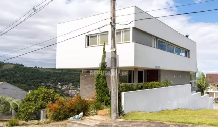 Luxuosa Casa em Condomínio de Alto Padrão com vista para Guaiba