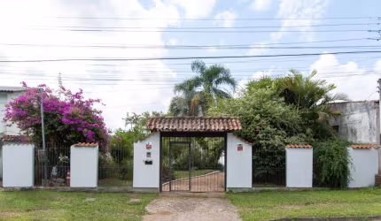 Casa em Vila Nova, Porto Alegre! Com 160m² de área privativa e um total de 899m²