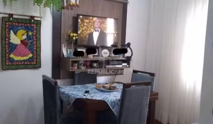 Apartamento dois dormitórios, reformado