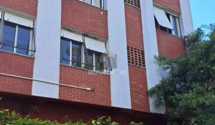 Apartamento de 3 quartos dependência de empregada e 1 vaga de garagem