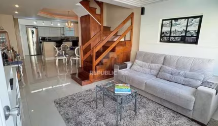 Casa em condomínio fechado no Bairro Cavalhada.