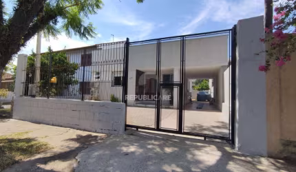 Casa de com 2 Dormitórios terreno de 300m² no Jardim Sabará!