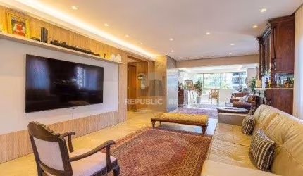 Apartamento com 4 quartos, 1 suíte e 2 vagas — 200 m² — Bela Vista