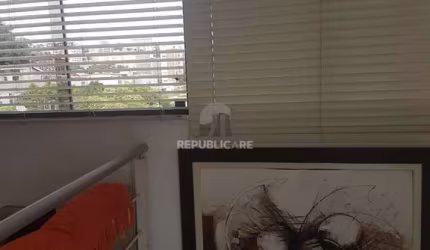 Apartamento de um quarto, suíte e uma vaga de garagem no bairro Mont´Serrat
