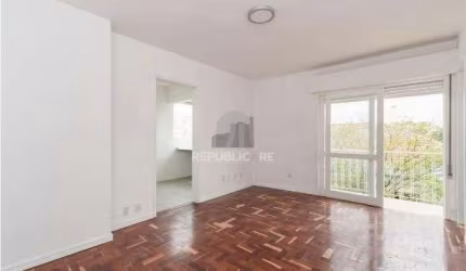 Apartamento com 1 dormitório, sacada e 1 vaga coberta — 48 m² - Passo d’Areia